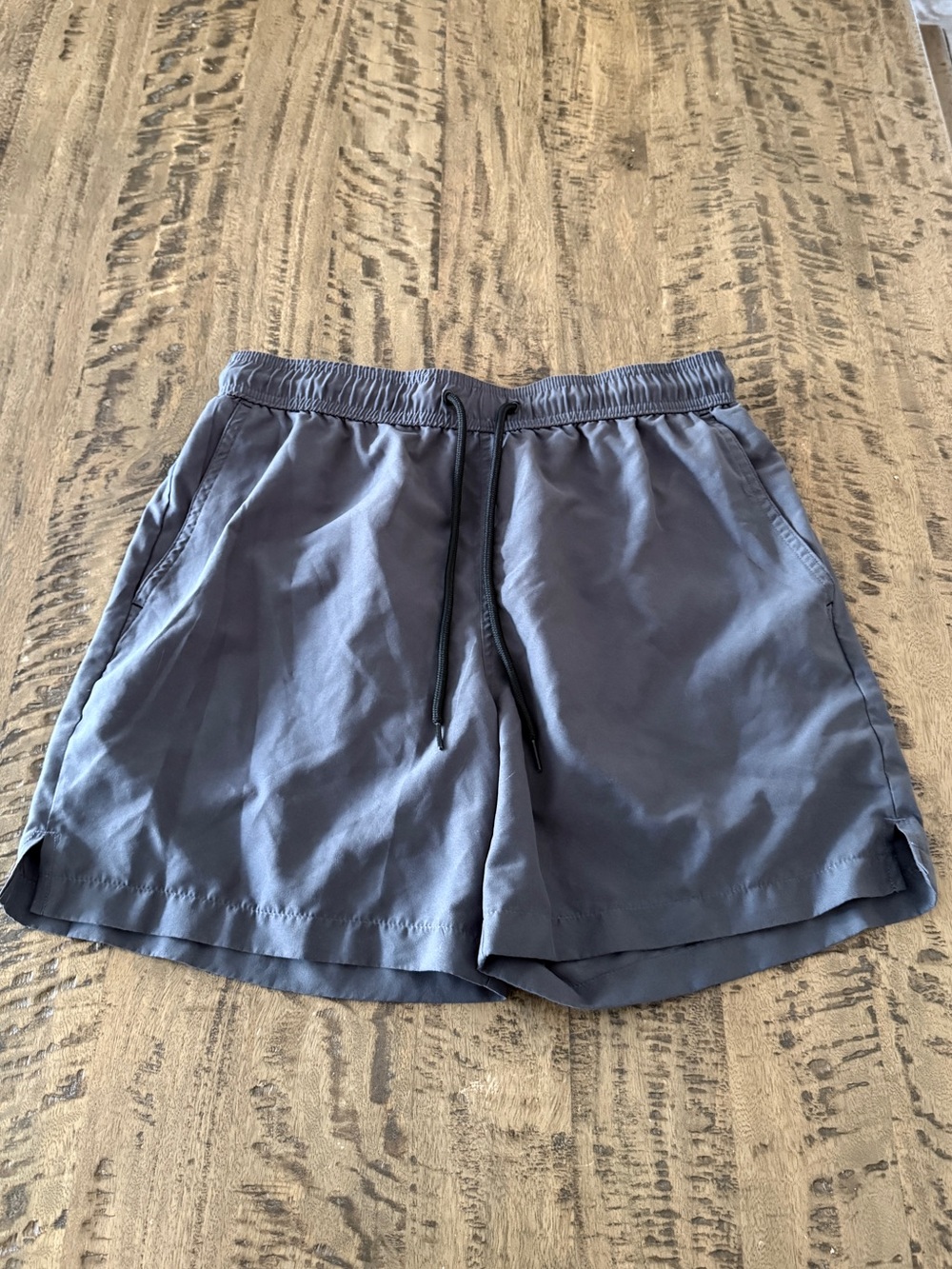 Men’s Gray Swim Trunks Size Medium 32-34 Lined Quick Dry Athletic Shorts